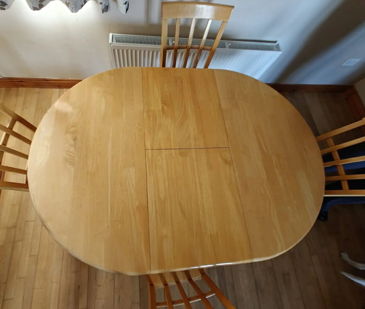 Extendable kitchen table and chairs - Image 3