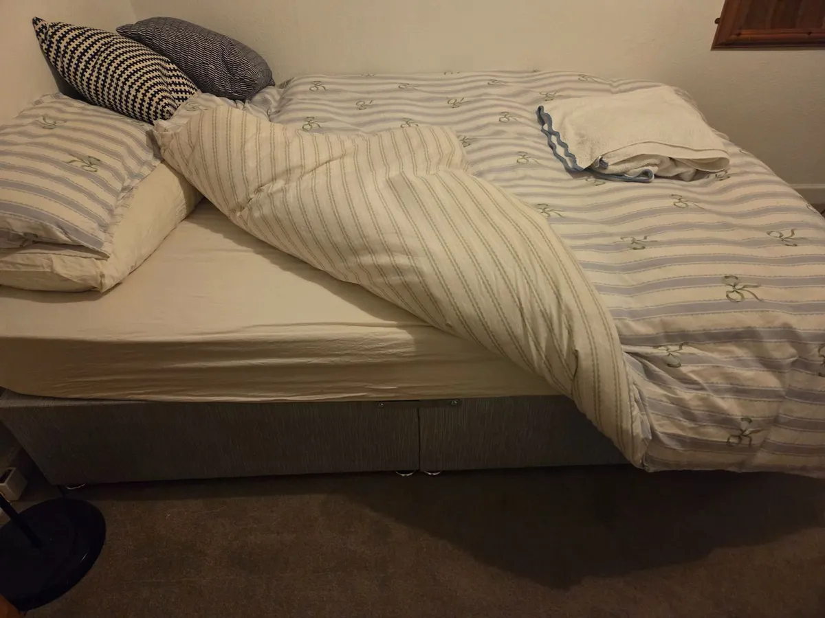Bed and mattress - Image 2