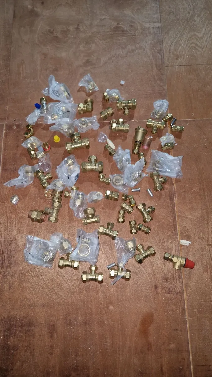 Plumbing job lot - Image 1