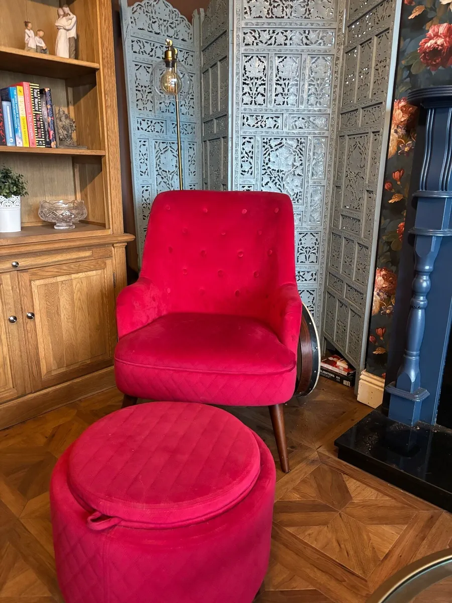Kitchen and living room chairs - Image 1