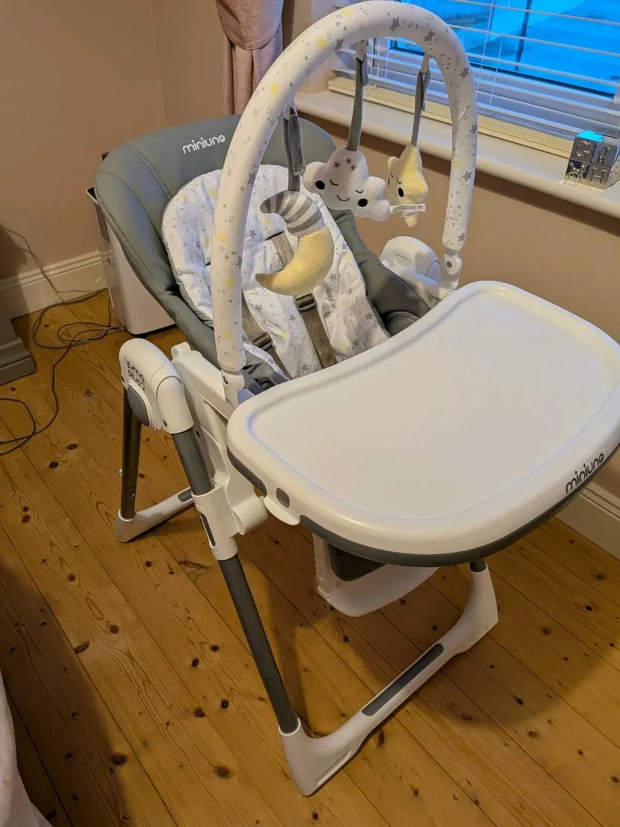 Miniuno Yumo Plus 2 - multi position high chair - Image 1