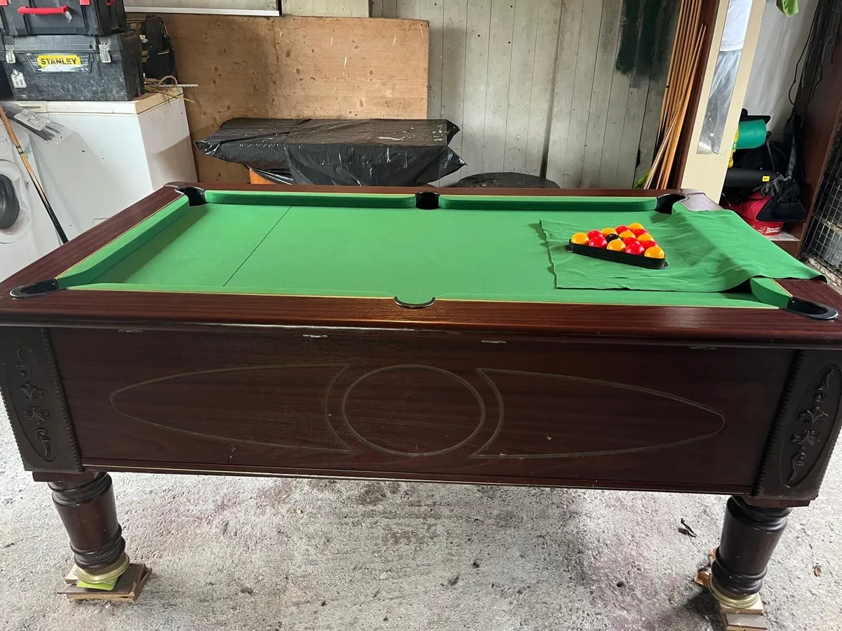 Pool table - Image 1