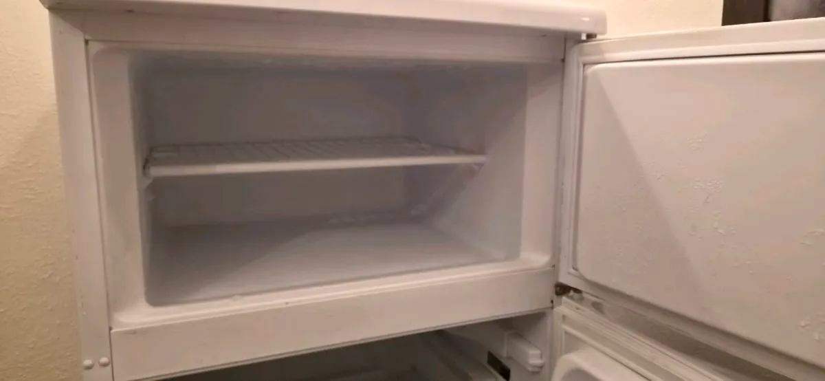 Hotpoint Fridge Freezer – White - Image 4