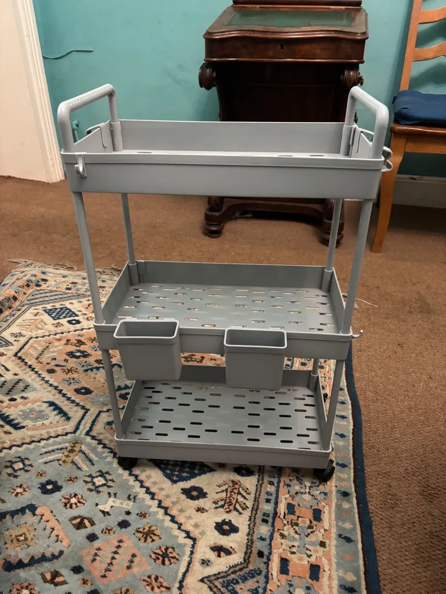 Small plastic trolly - Image 1