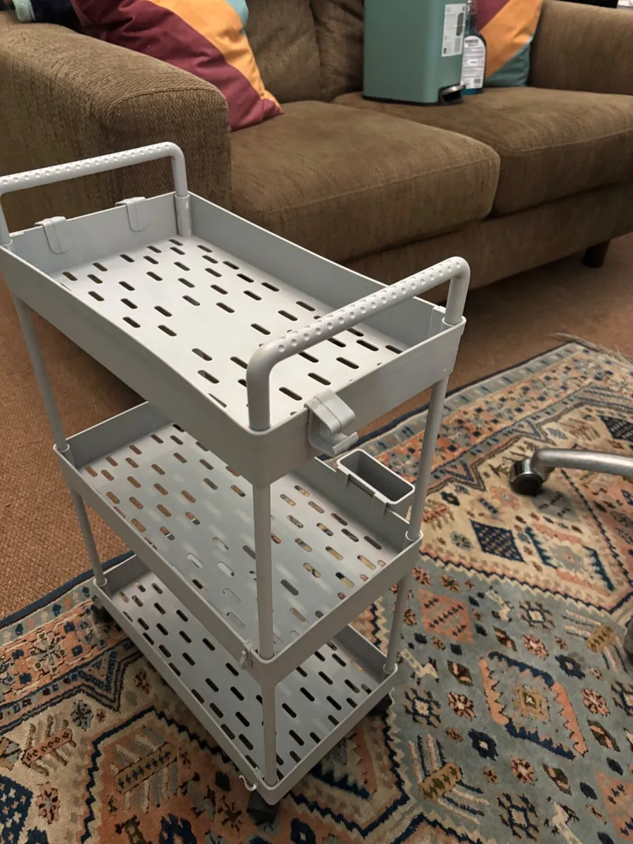 Small plastic trolly - Image 2