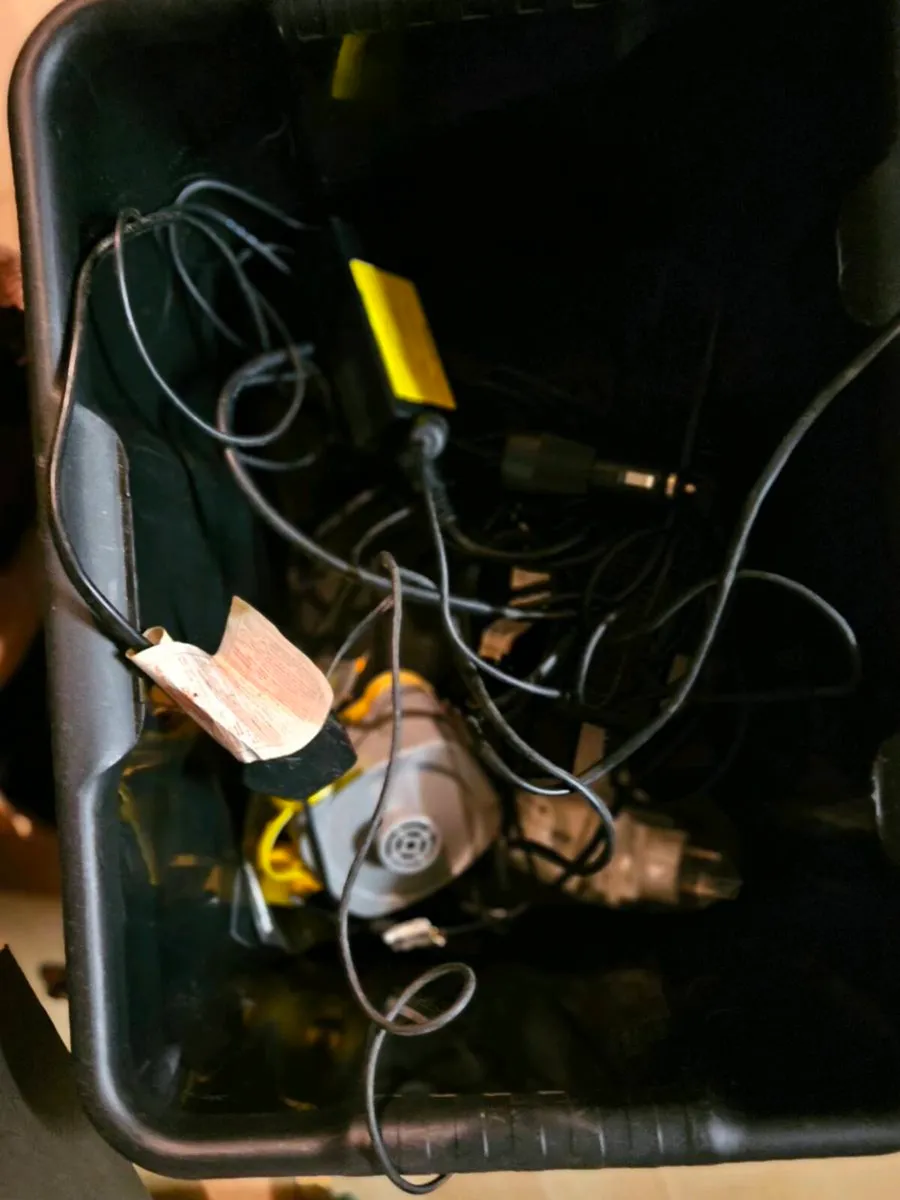 Large Job Lot of Small Electrical Items - Image 3