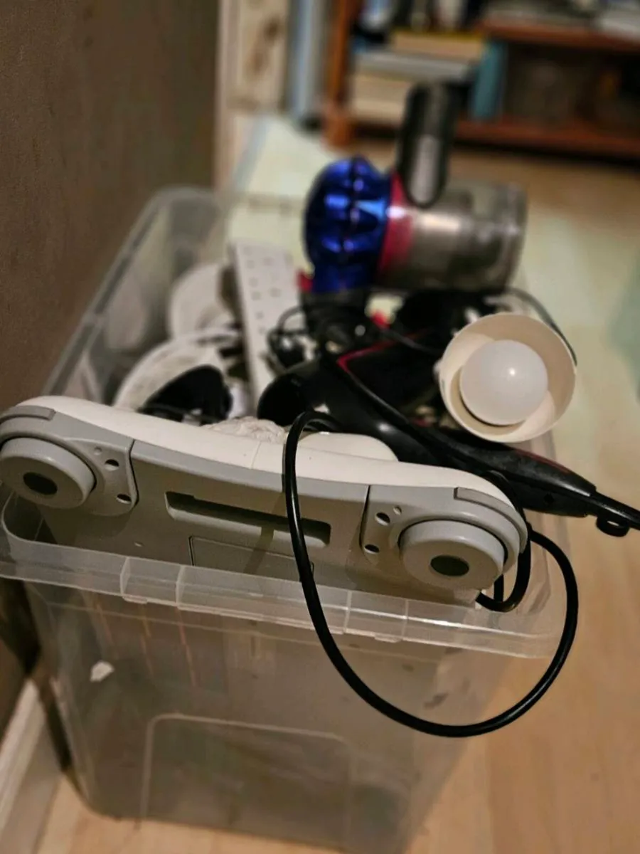 Large Job Lot of Small Electrical Items - Image 2