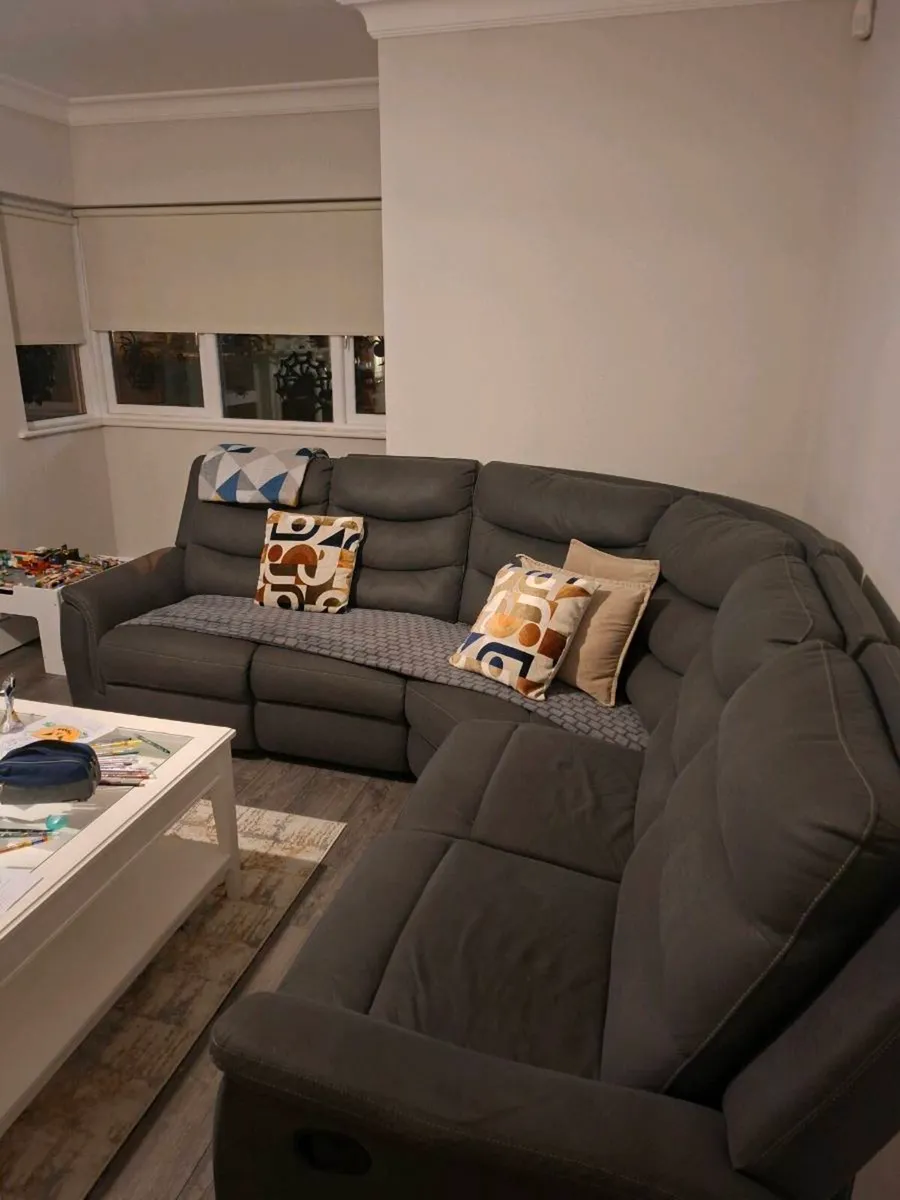 Corner sofa - Image 1
