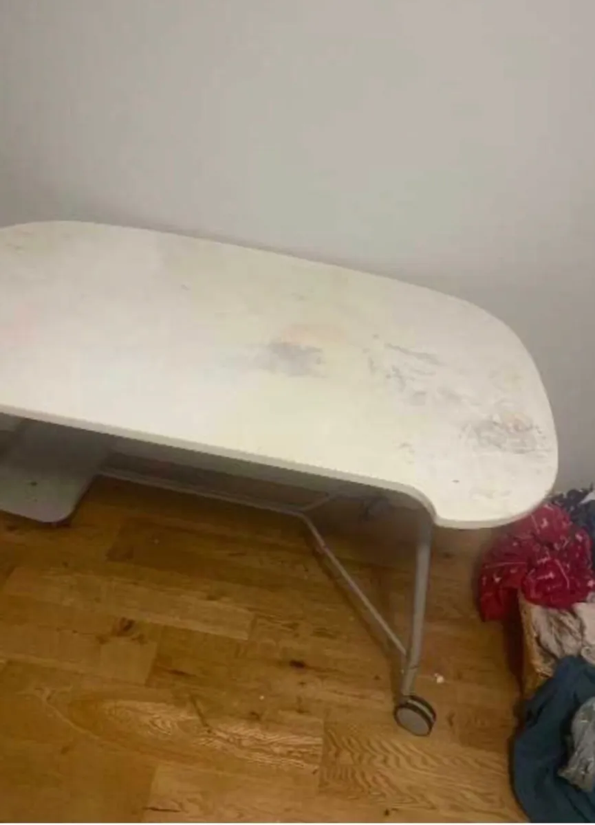 Desk - Image 2