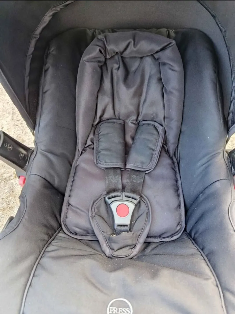 Baby Car Seat and Isofix Base - Great Condition - Image 2
