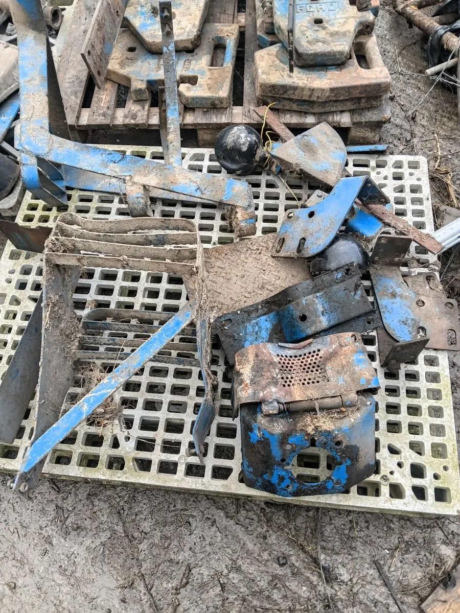 Ford tractor parts - Image 1