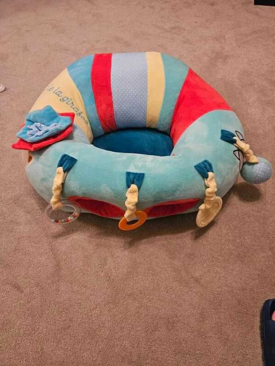 Sophie La Giraffe Baby Seat and Cushion - Image 1