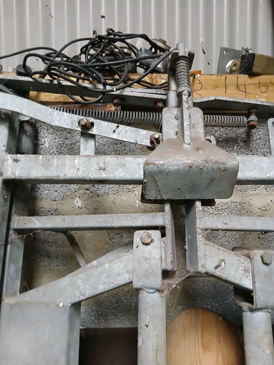 Fully auto crush gate new call 0868782672 for sale in Roscommon for € ...
