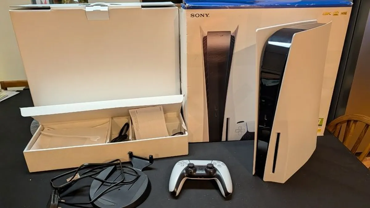 PlayStation 5 Disc Edition - Image 1