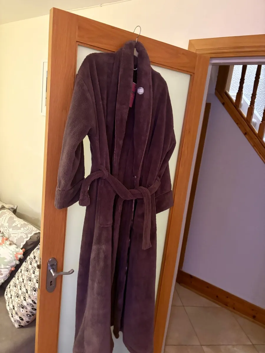 New dressing gown size 20/22 - Image 2