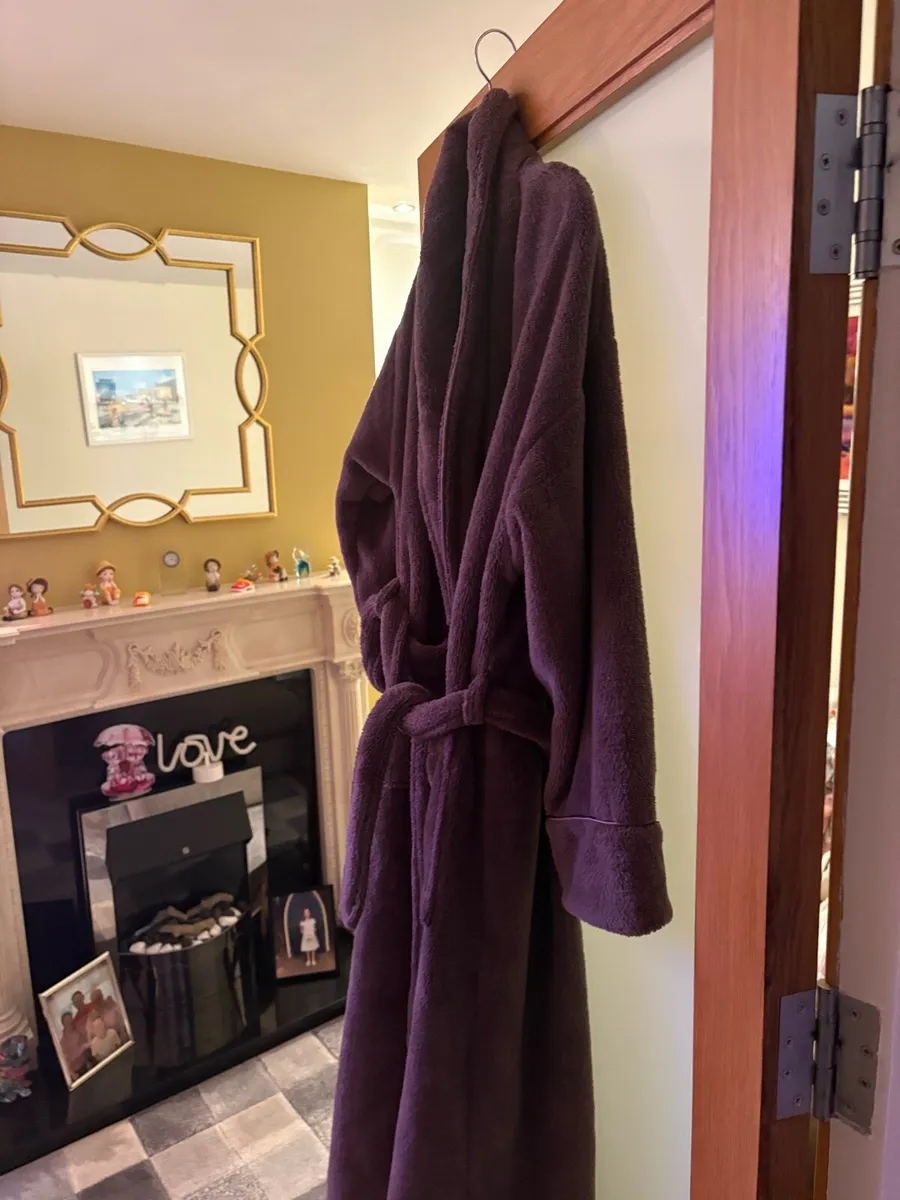 New dressing gown size 20/22 - Image 3