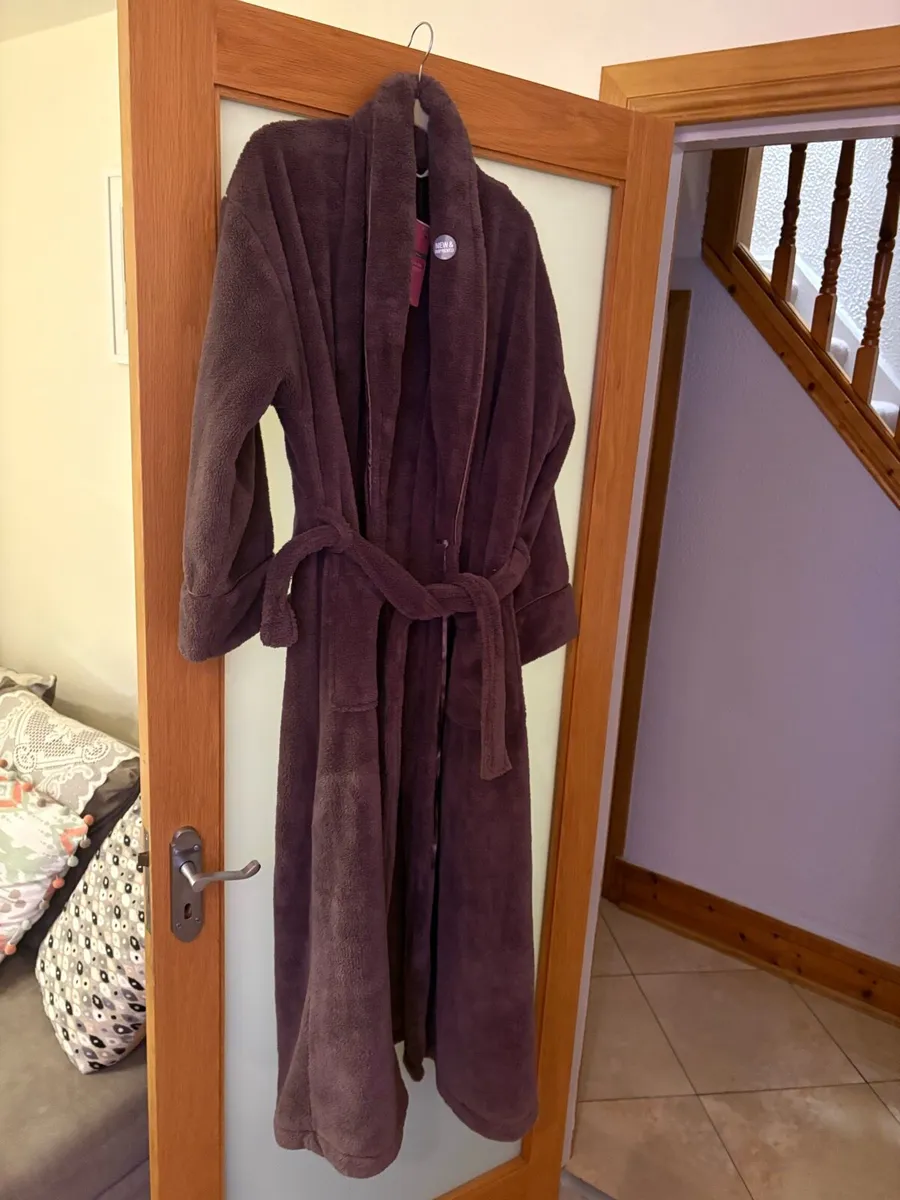 New dressing gown size 20/22 - Image 4