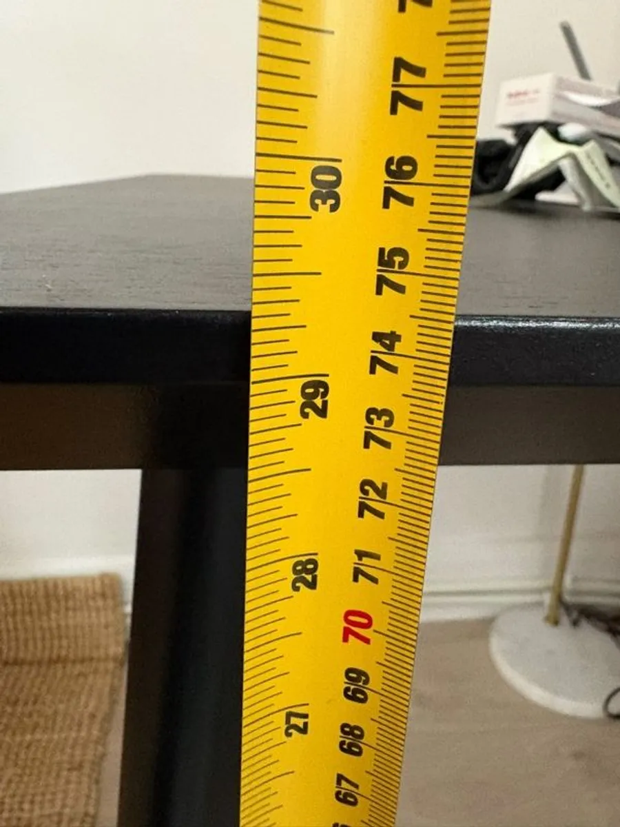 Small black table - Image 1