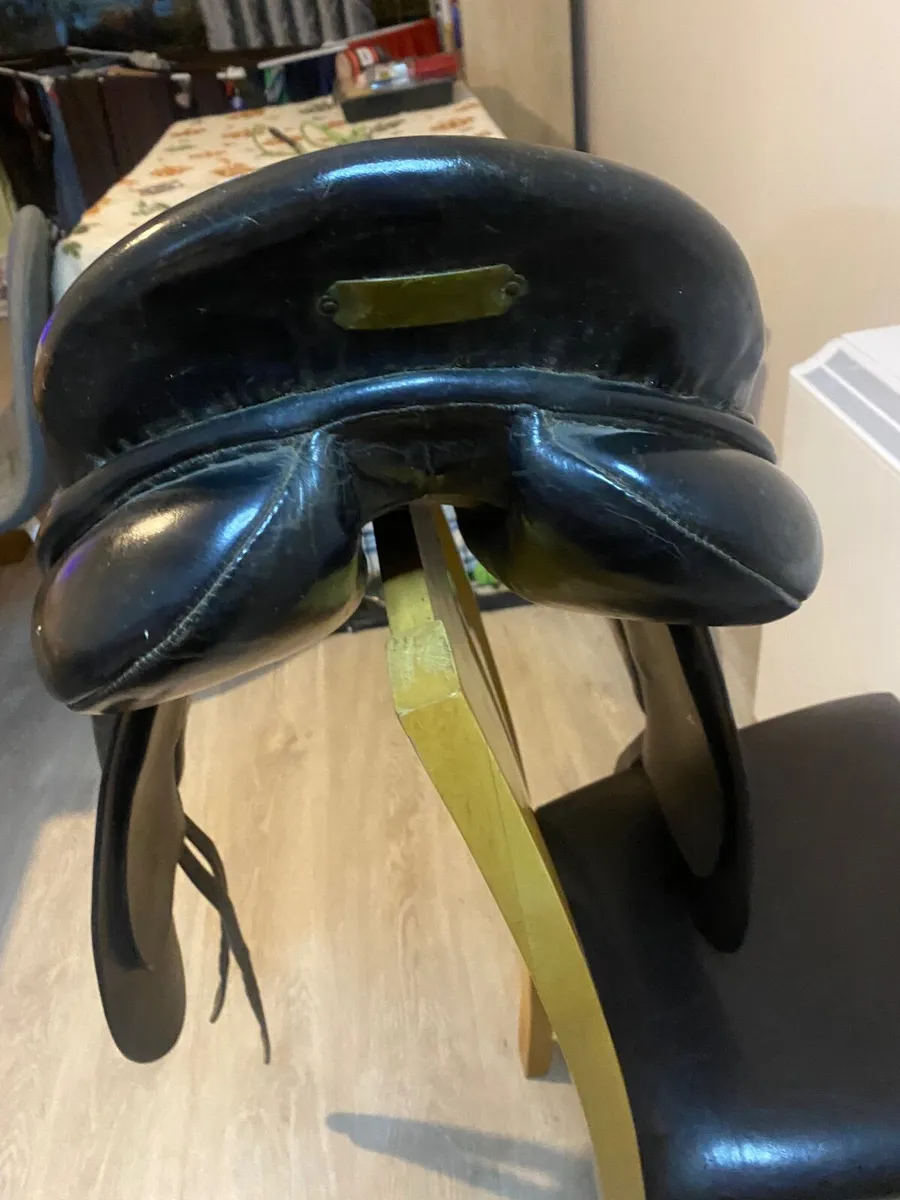 Dressage saddle 17.5 - Image 3