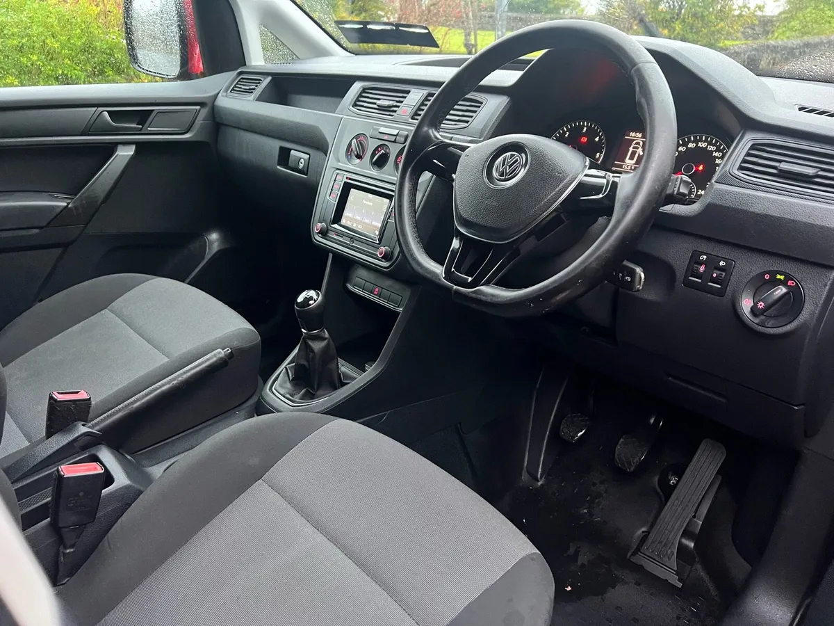 VOLKSWAGEN CADDY CVRT & TAX - Image 4