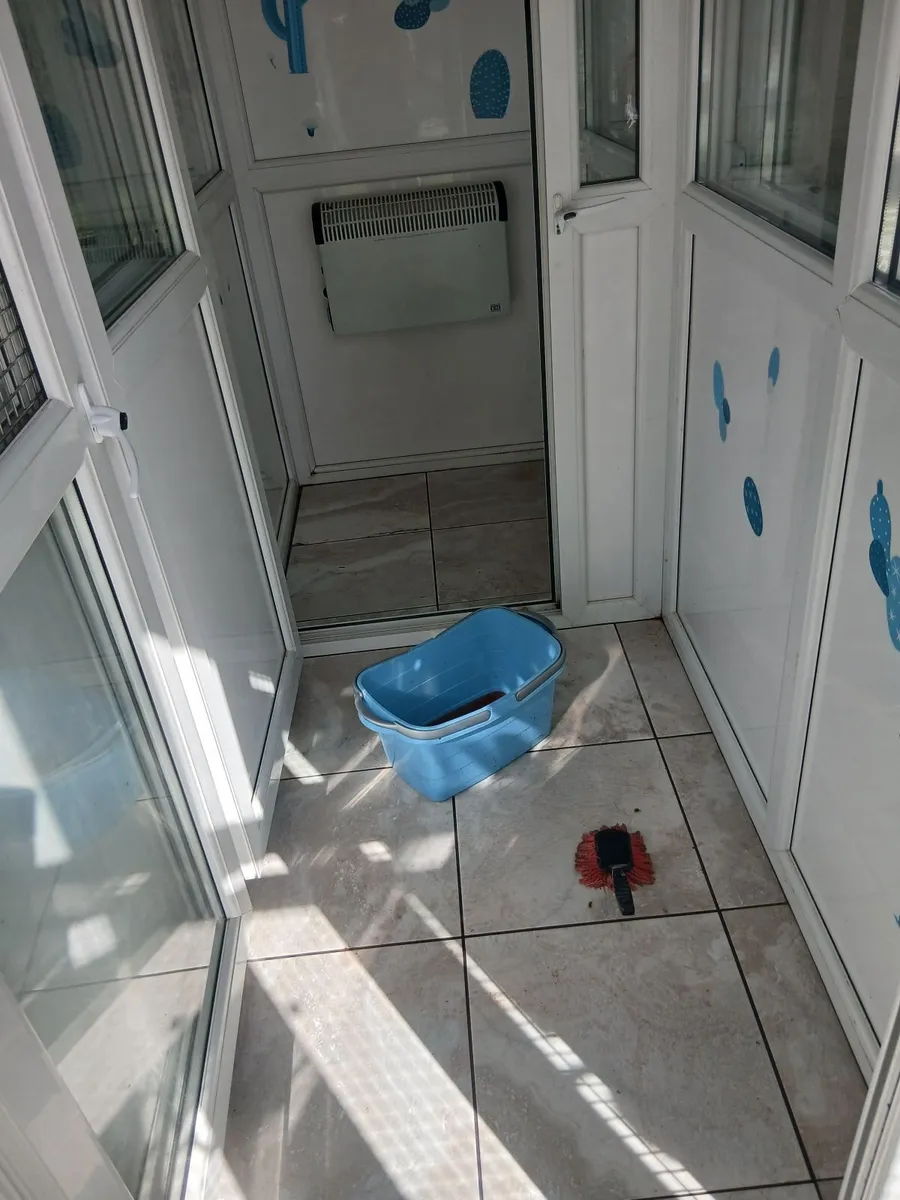 A custom made cattery it has 5 double pens - Image 2