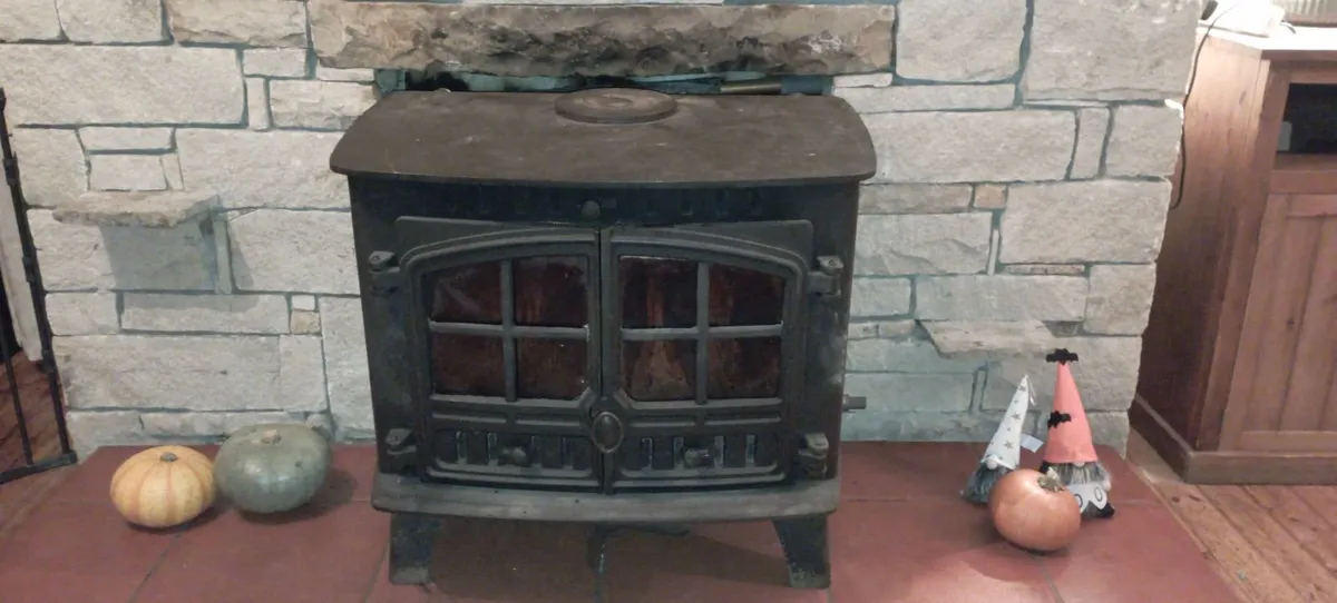 Heavy duty, Hunter herald stove for sale. - Image 1