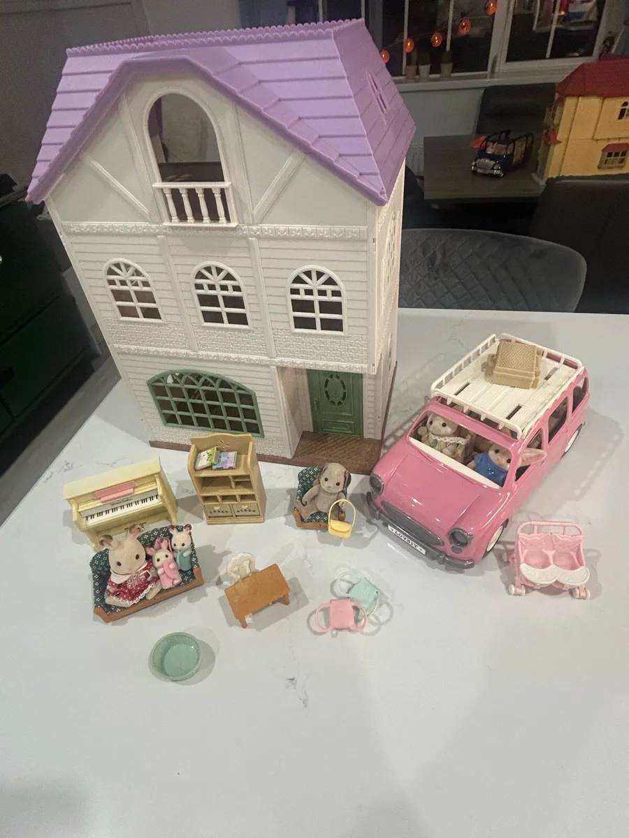 Sylvanian family house car figurines furniture - Image 1