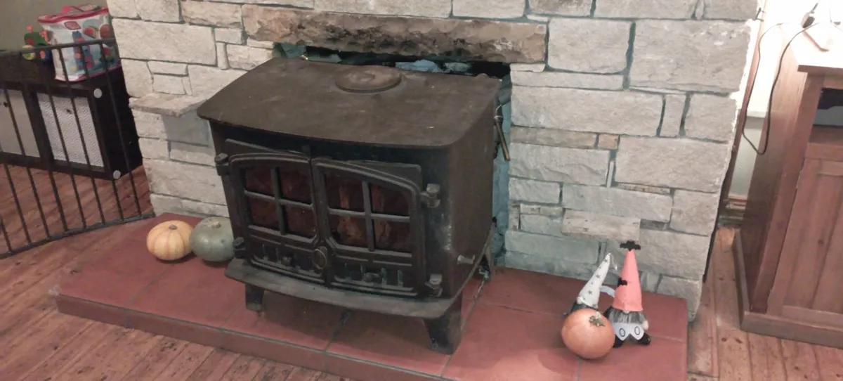 Heavy duty, Hunter herald stove for sale. - Image 2