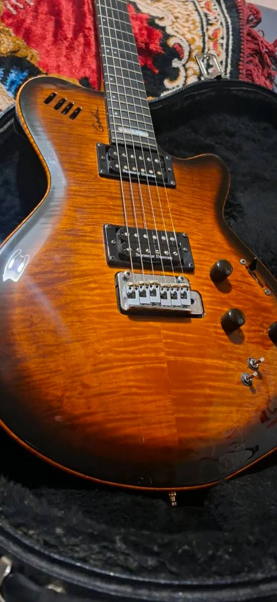 Godin Canada Midi guitar - AAA Solid Flametop - Image 2