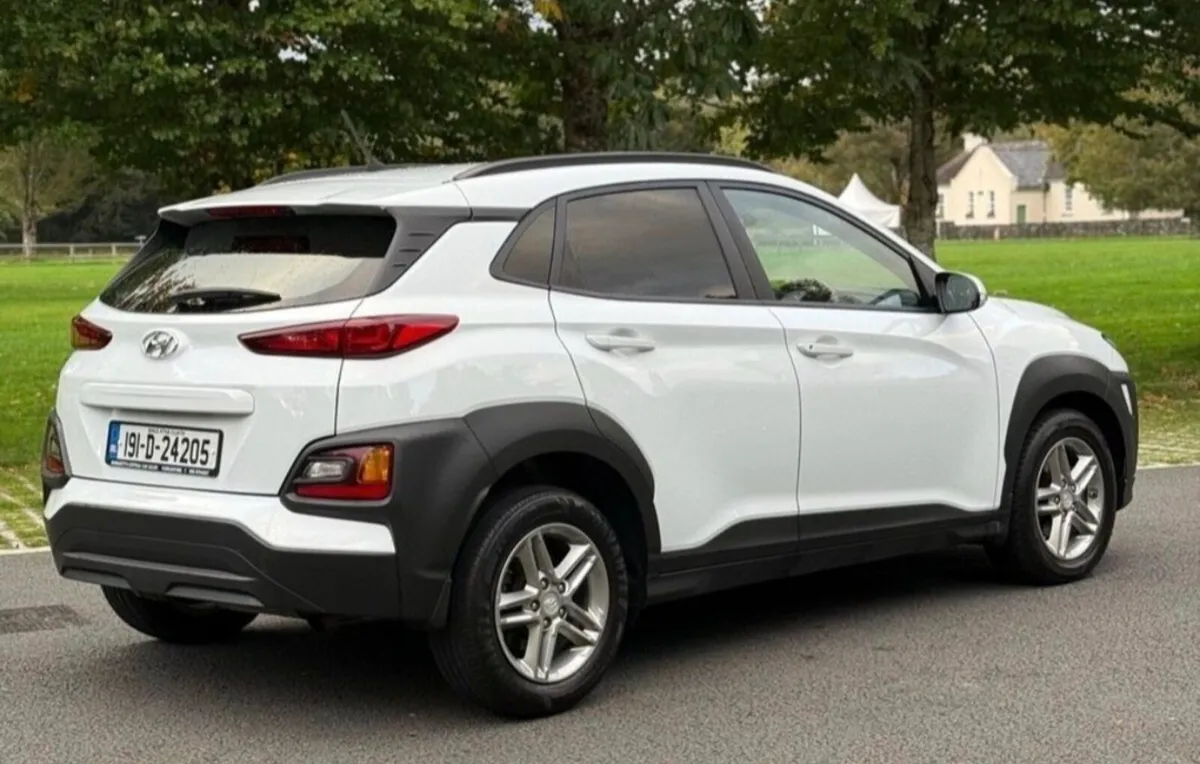 Hyundai kona car van - Image 1