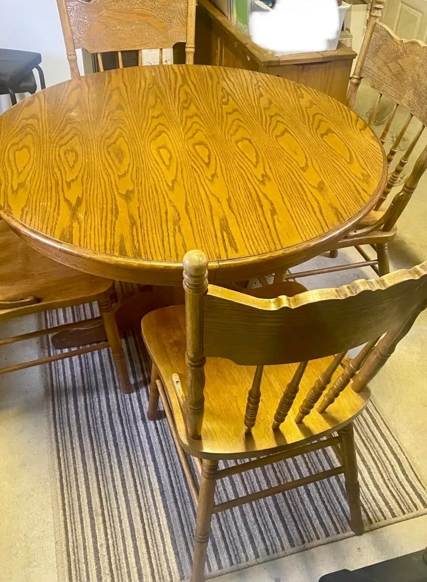 Extendable Table and six chairs - Image 2