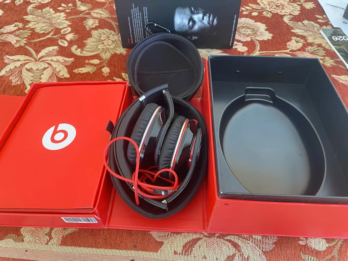 Beats by Dr Dre headphones - Image 3