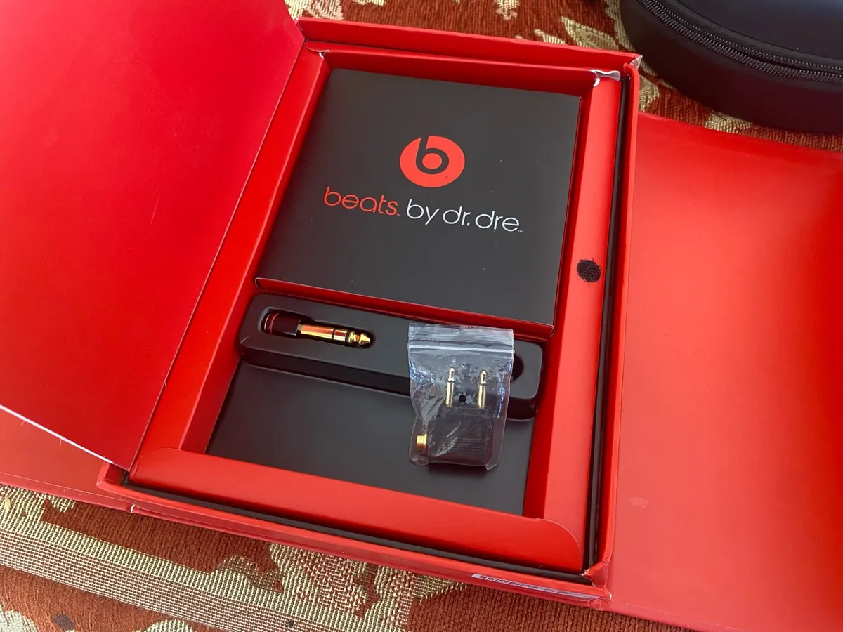 Beats by Dr Dre headphones - Image 4