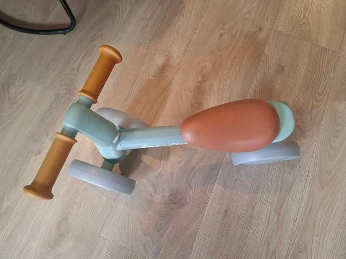 LOL Fun toddler balance bike - Image 4