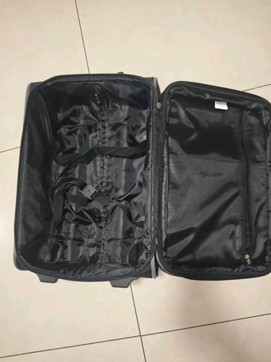 Cabin Size Expanding Suitcase - Image 4