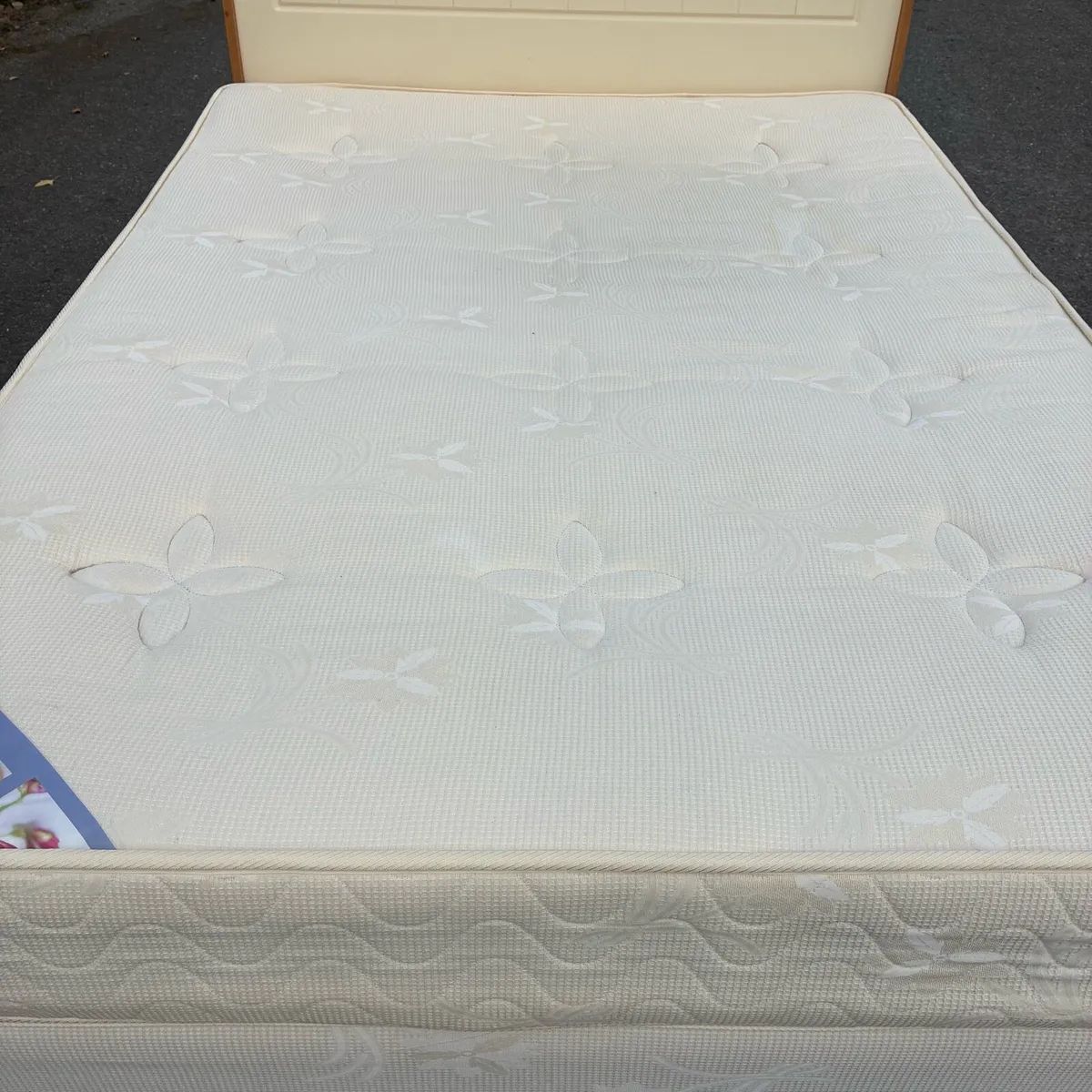 Double bed with Mattress & Solid headboard - Image 4