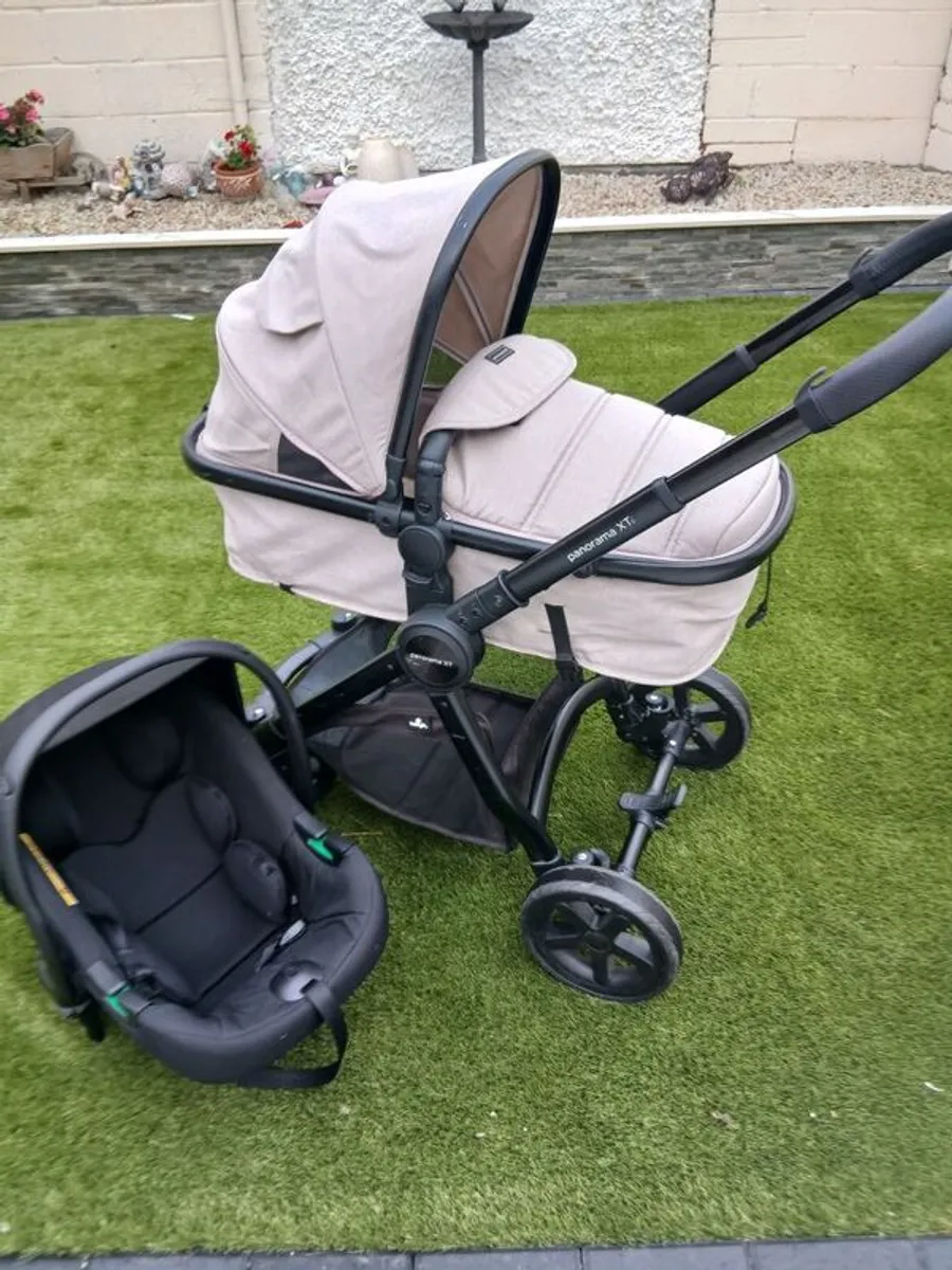 panorama xti 2-in-1 buggy with carseat and rain cover and next to me - Image 2