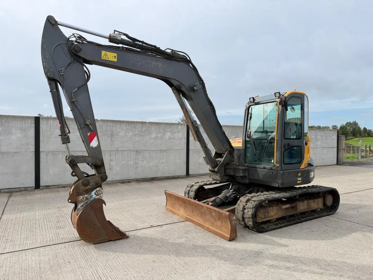VOLVO ECR88D 8 TON MIDI EXCAVATOR - Image 3