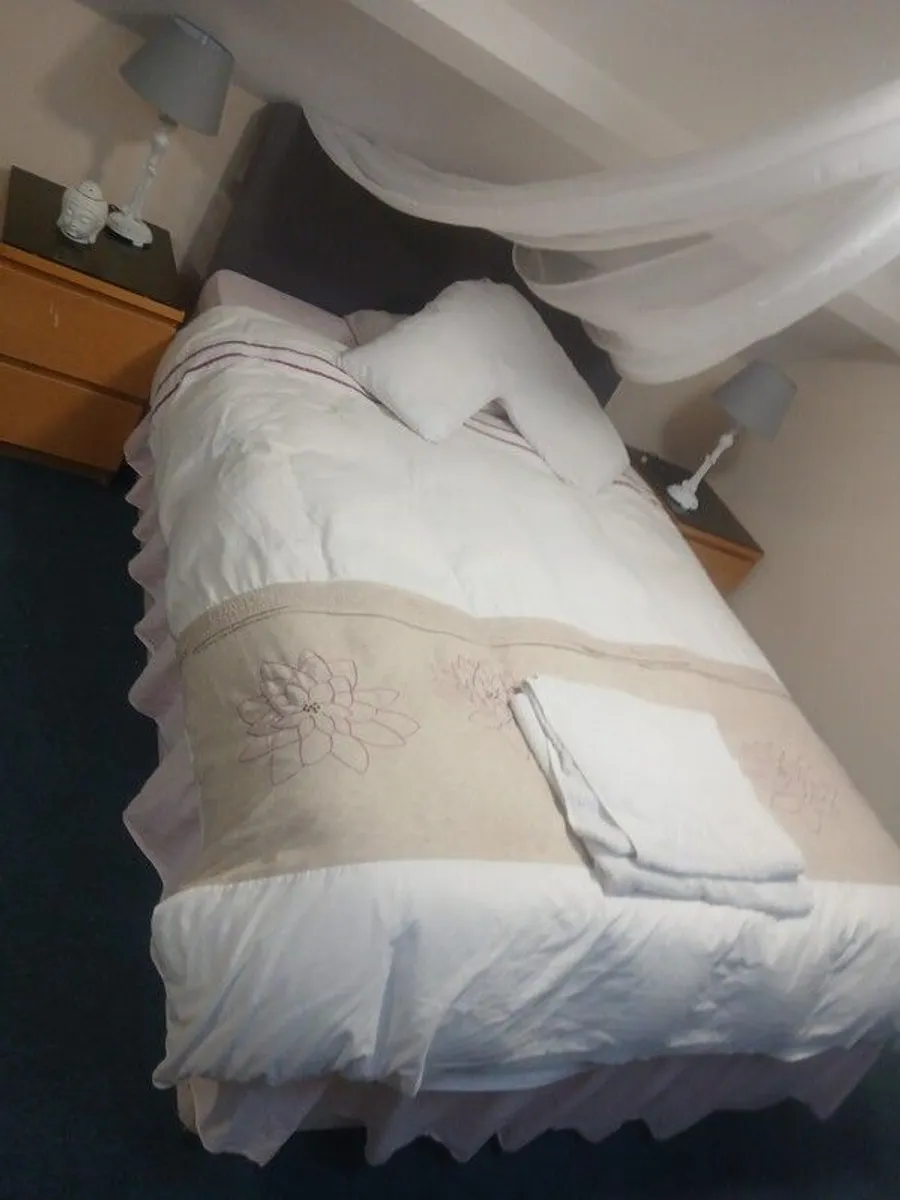 bedroom - Image 1