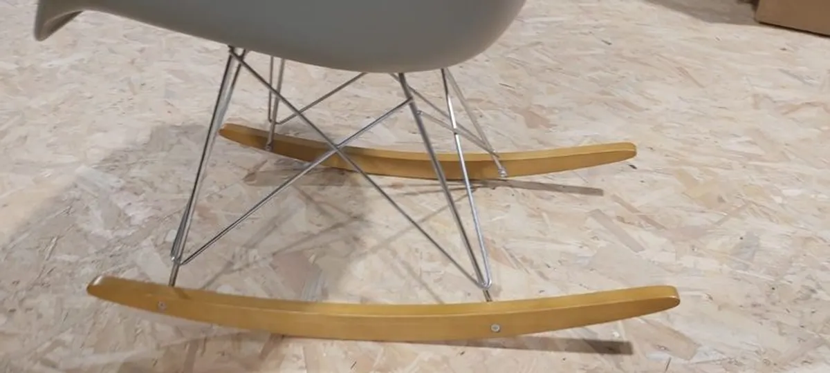 2 x Authentic Vitra Eames RAR Rocking Chairs 2016 - Image 3
