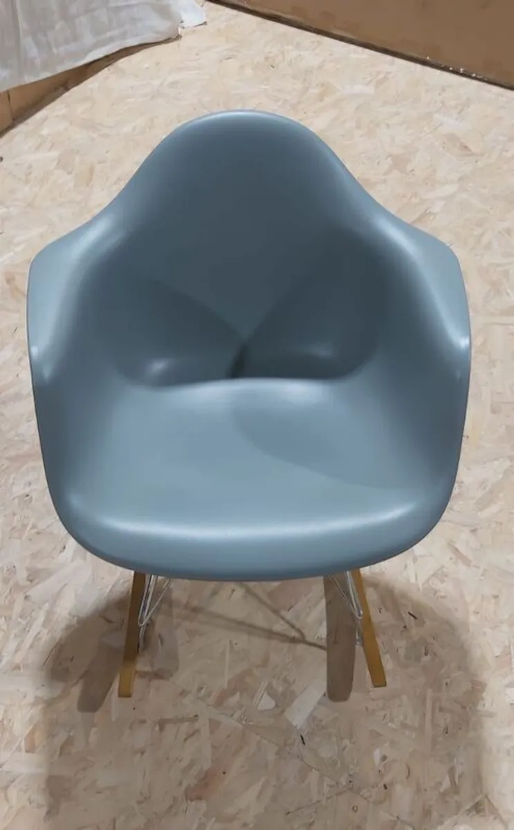 2 x Authentic Vitra Eames RAR Rocking Chairs 2016 - Image 4