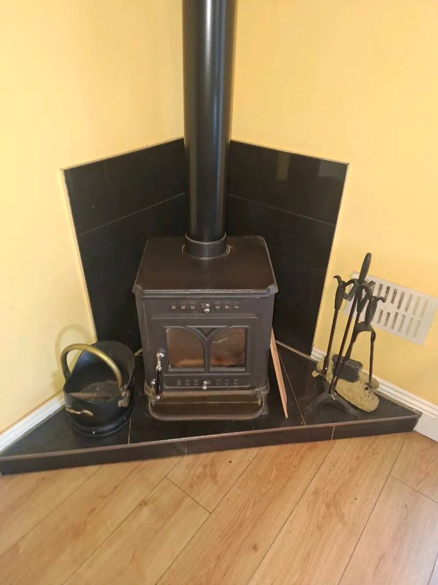 Solid fuel stove - Image 1