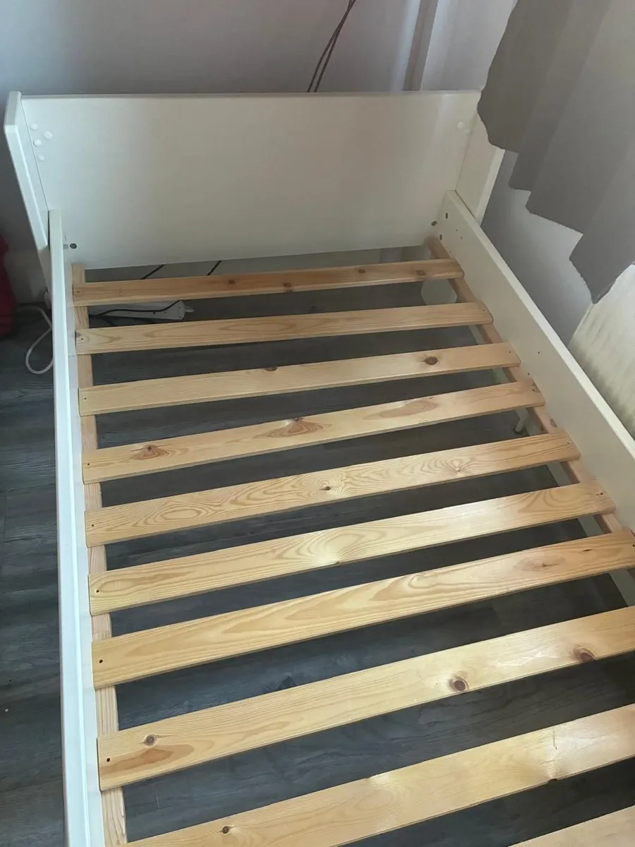 Single bed - Image 2