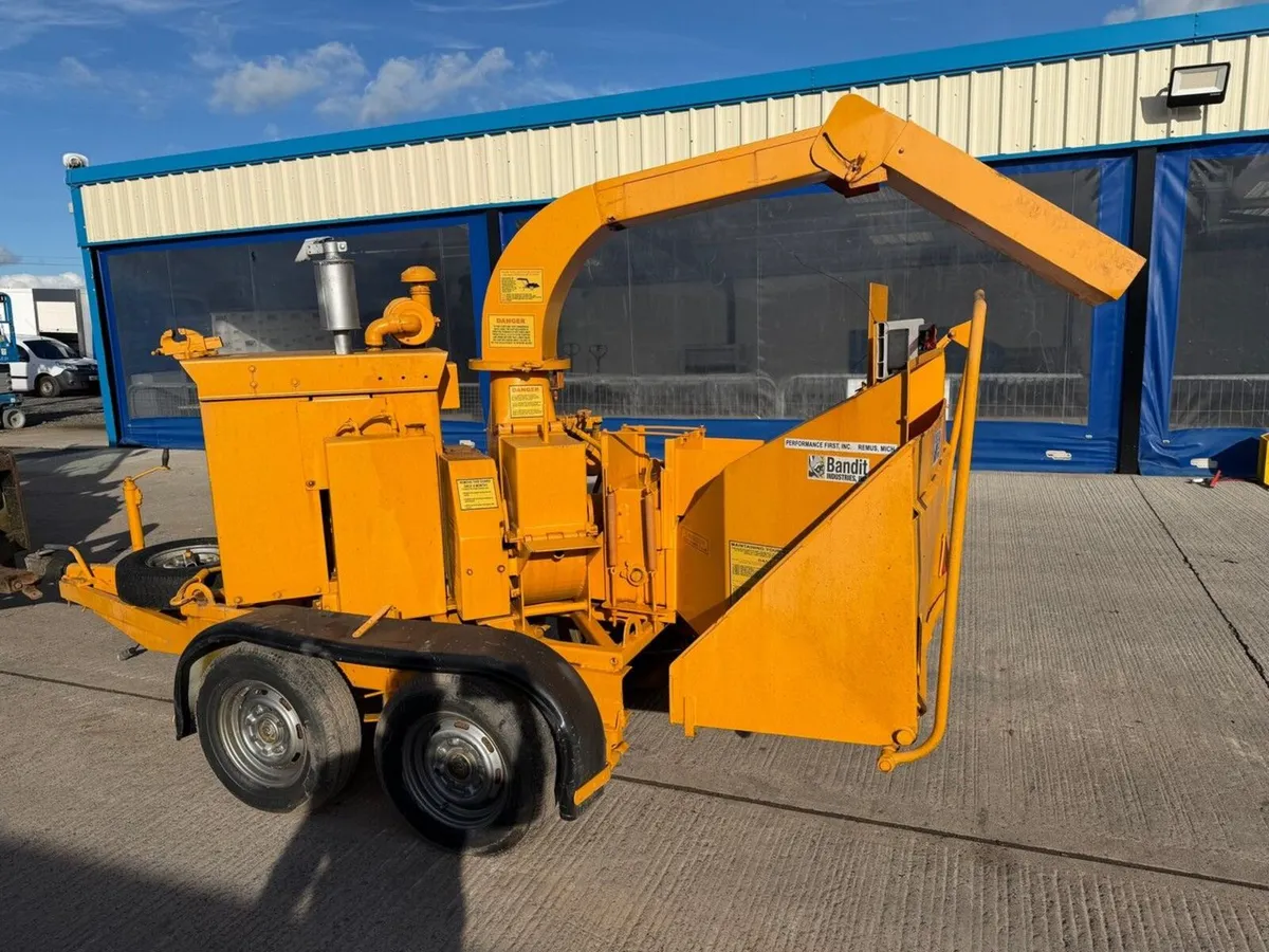 BANDIT TWIN AXLE FAST TOW WOOD CHIPPER/SHREDDER - Image 4