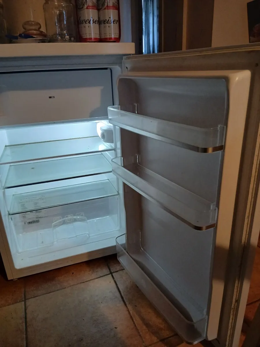 Hoover Under Counter Fridge - Image 2