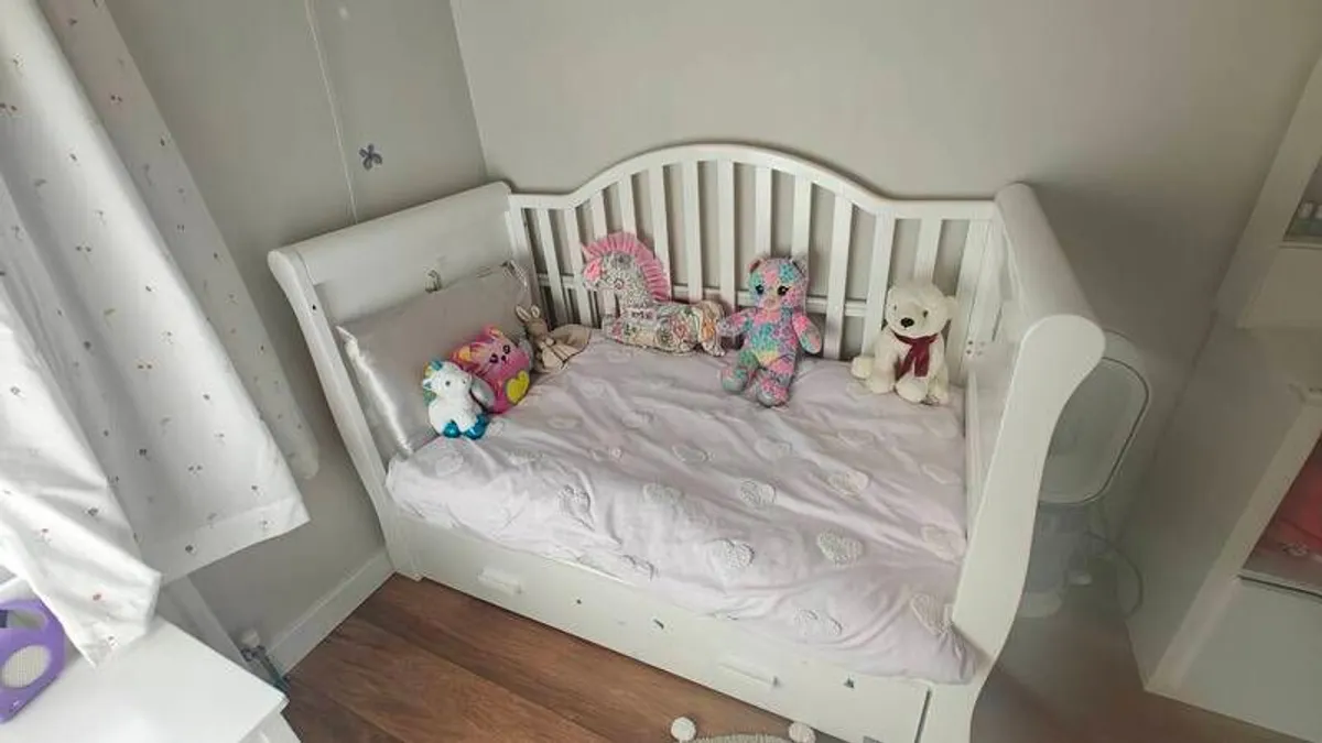Oslo cot bed( white) - Image 2