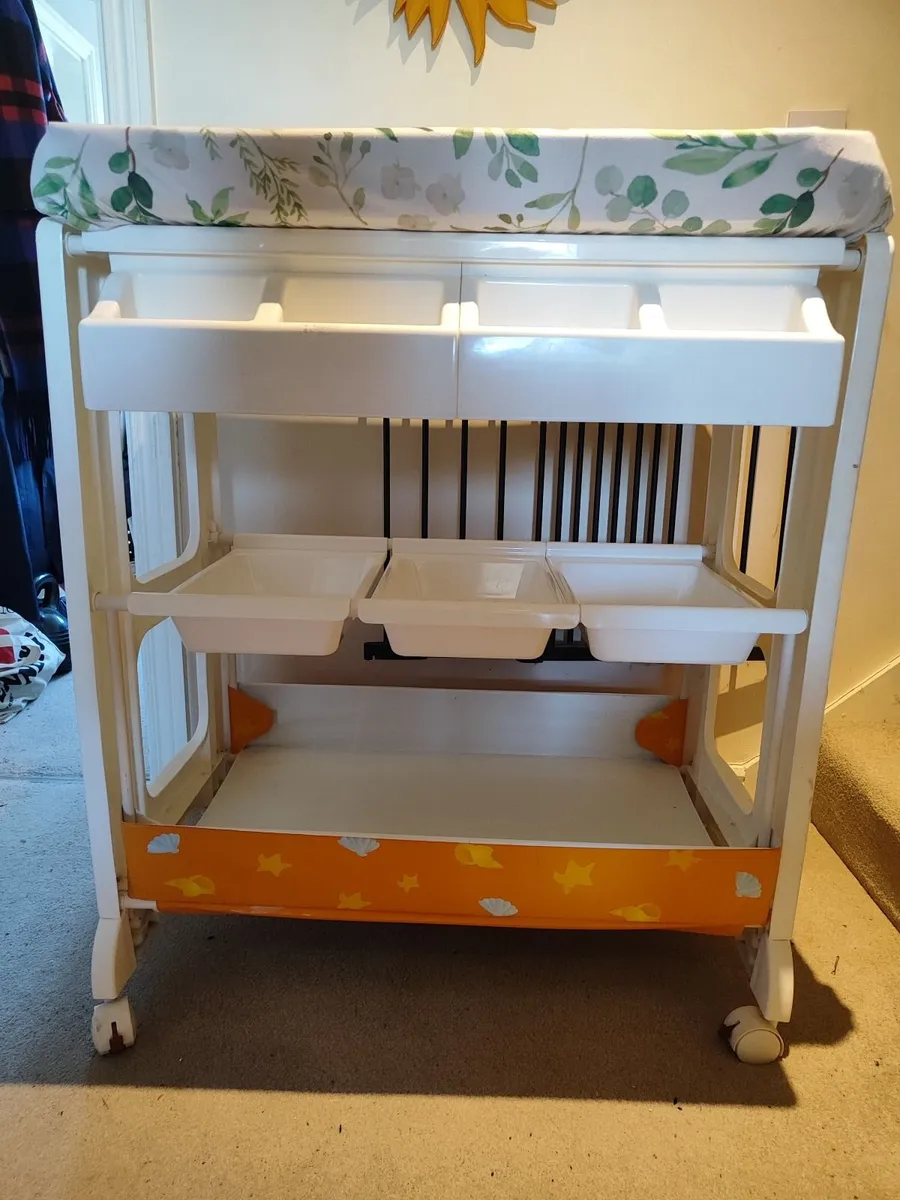 Baby changing table - Image 3