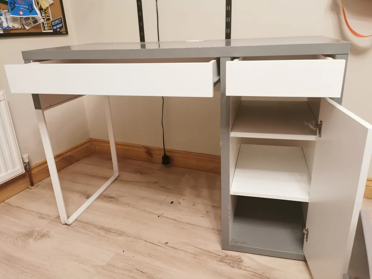 Desk - Image 4