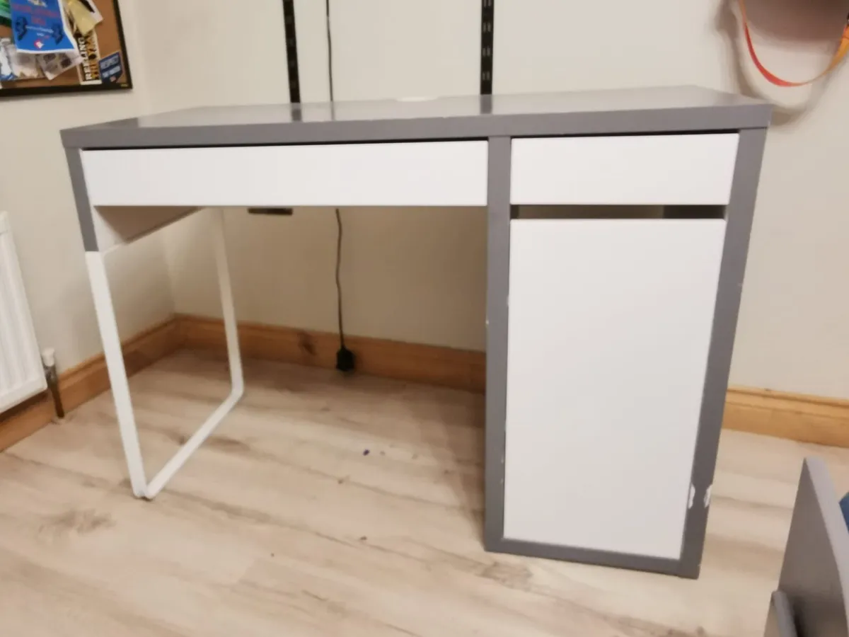 Desk - Image 2