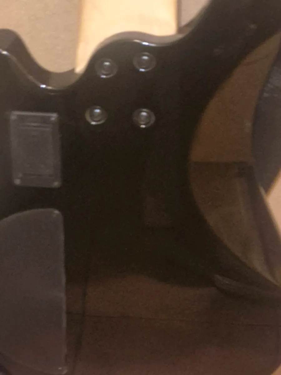 6 string bass - Image 4